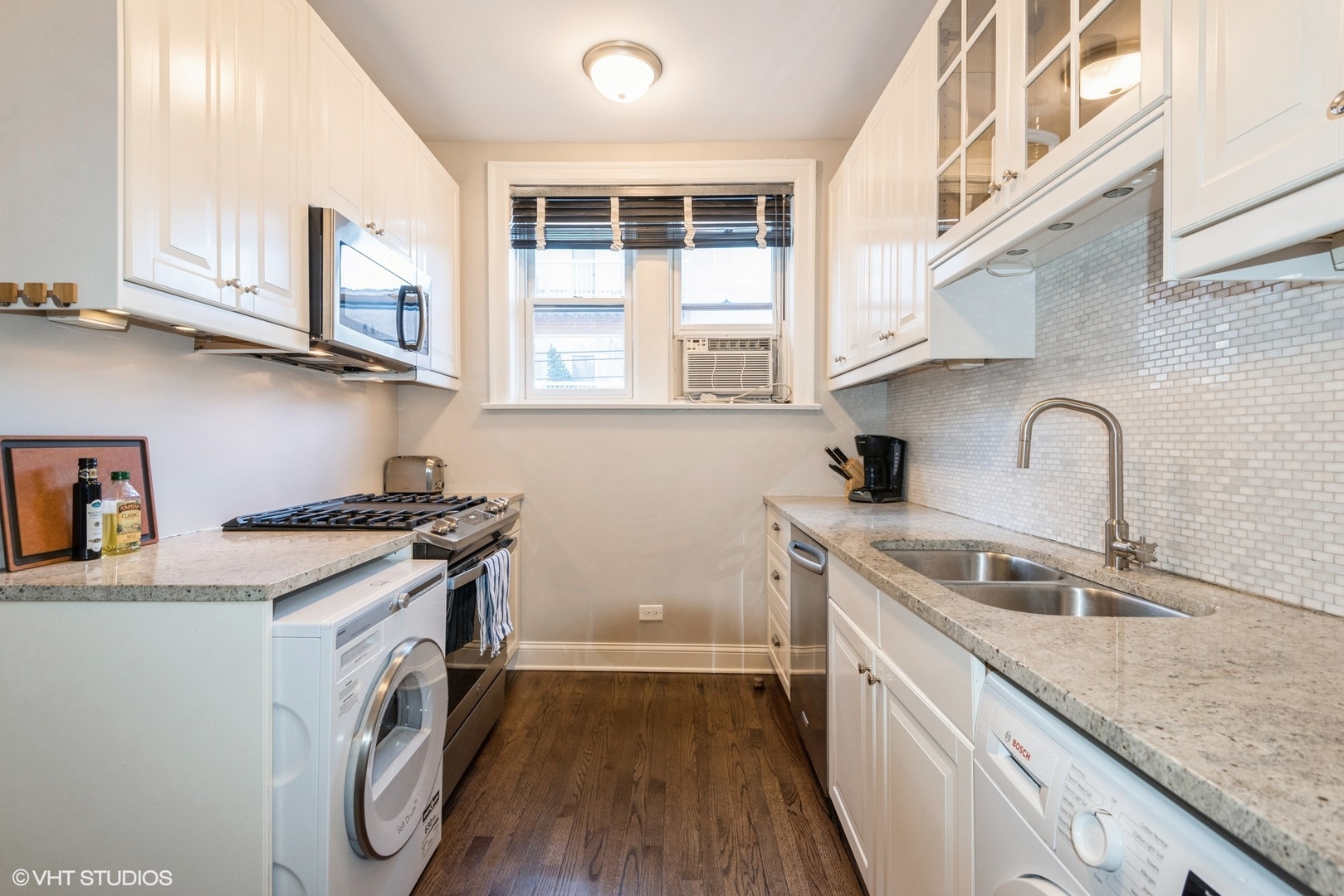 511 W Aldine Avenue Unit: 3E