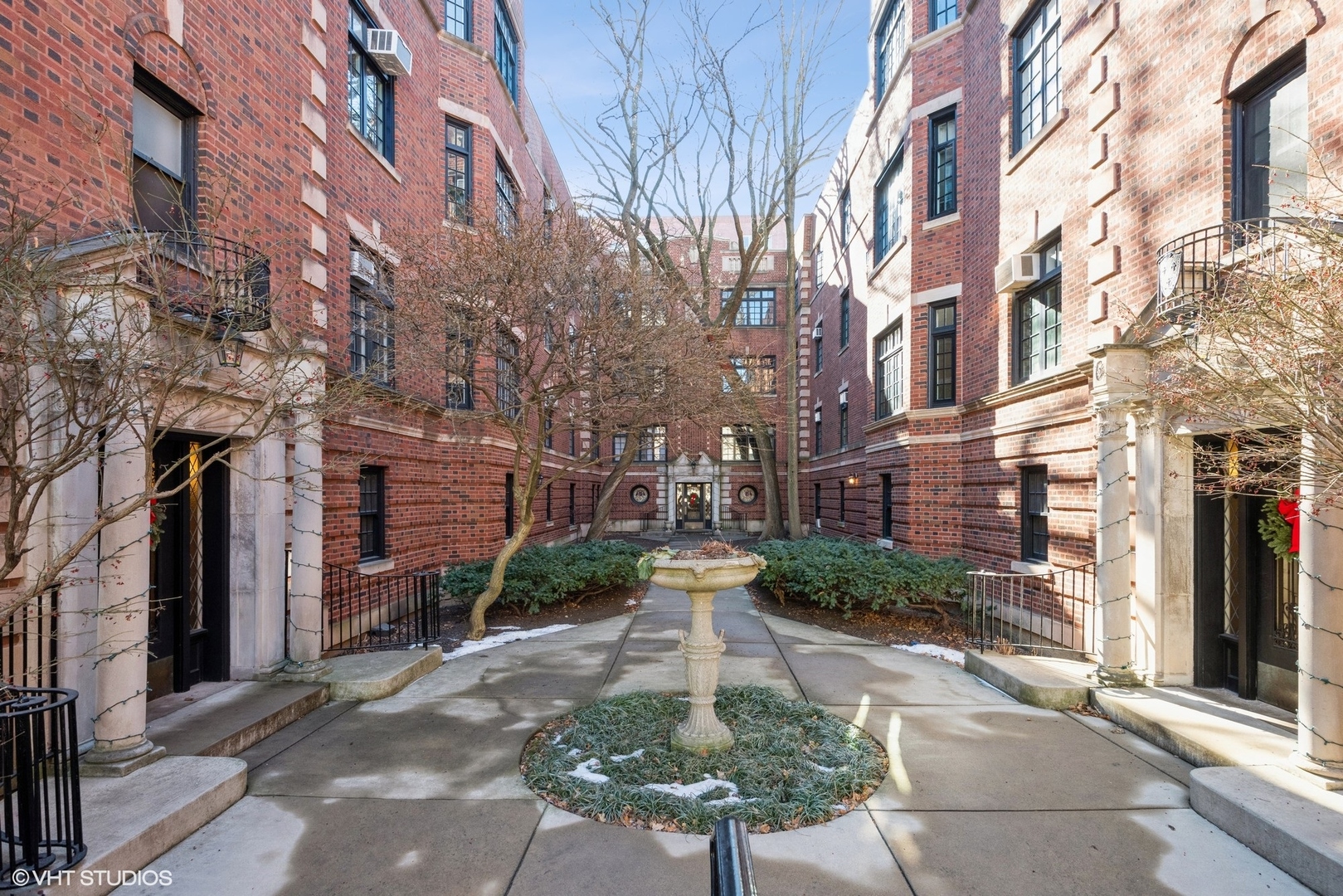 511 W Aldine Avenue Unit: 3E