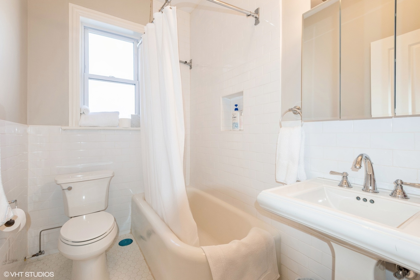 511 W Aldine Avenue Unit: 3E