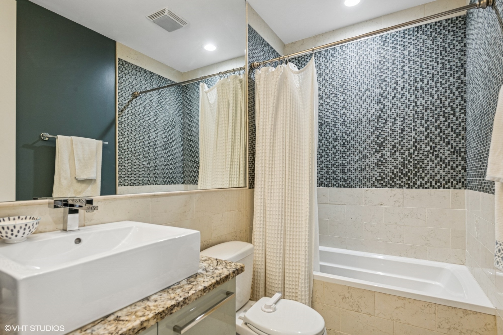 1951 W BELMONT Avenue Unit: 3E