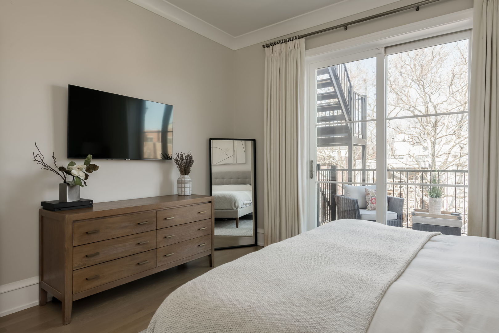 1036 W Altgeld Street Unit: 3