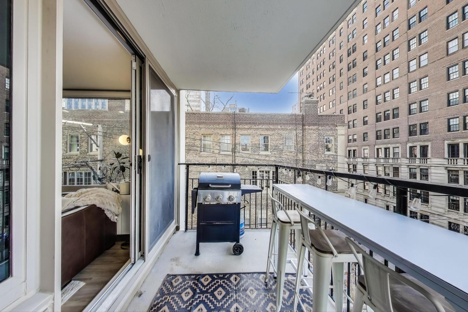 88 W Schiller Street Unit: 302L