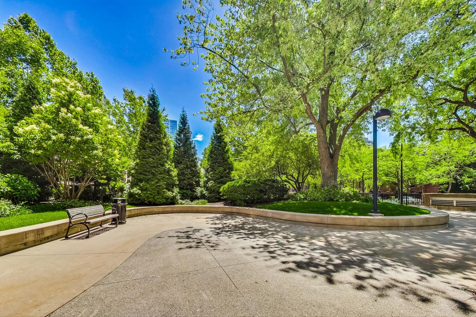 88 W Schiller Street Unit: 302L