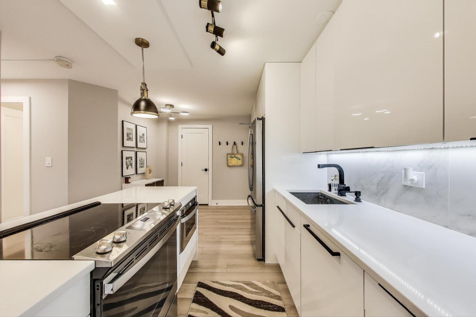 88 W Schiller Street Unit: 302L