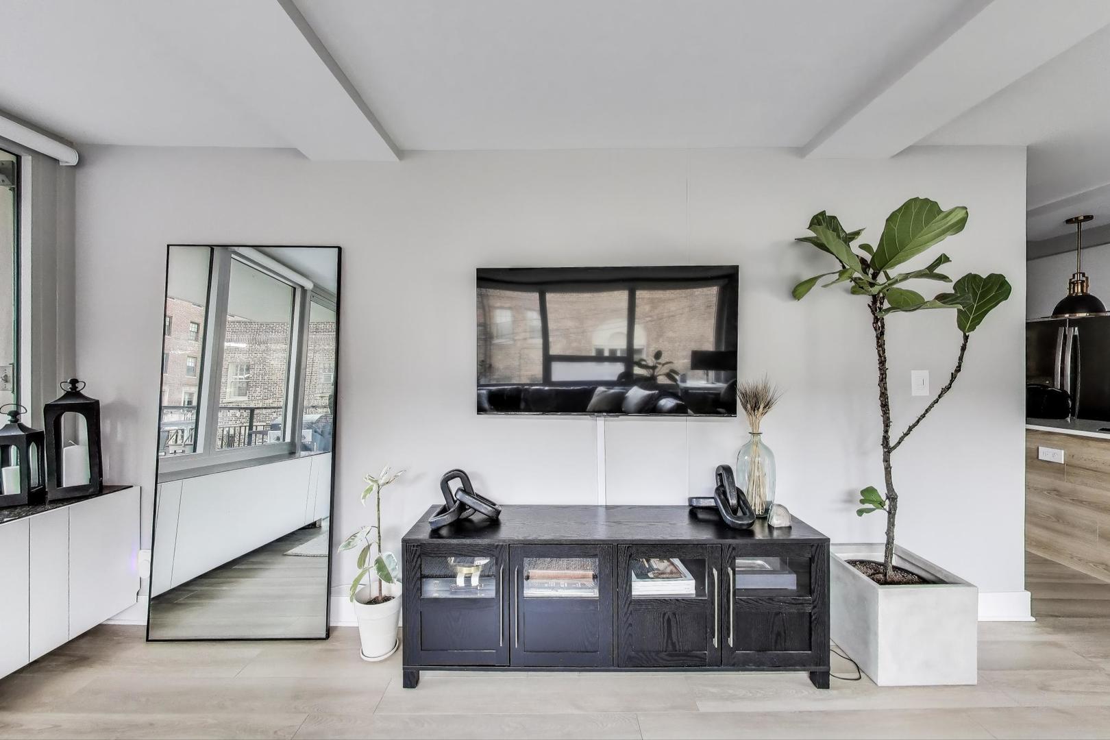 88 W Schiller Street Unit: 302L