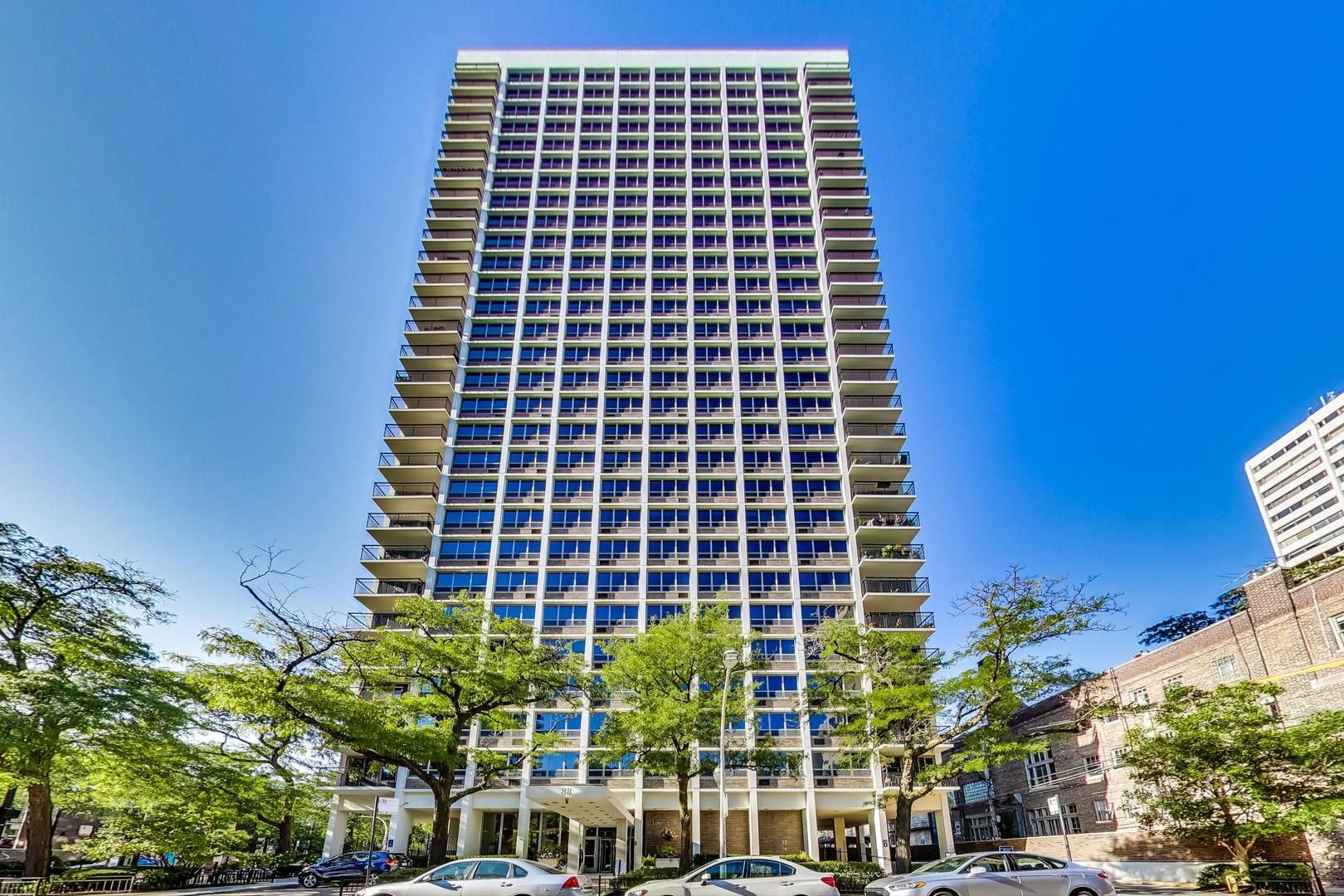 88 W Schiller Street Unit: 302L