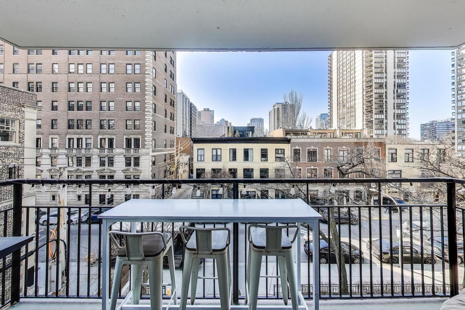 88 W Schiller Street Unit: 302L