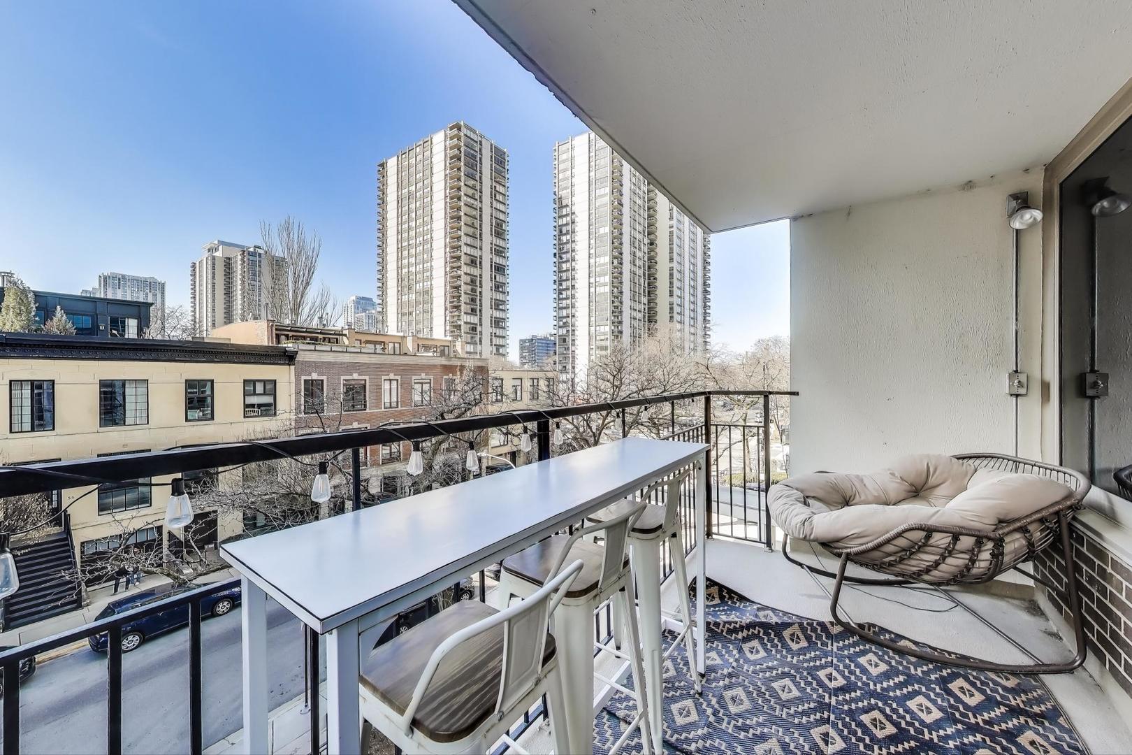88 W Schiller Street Unit: 302L