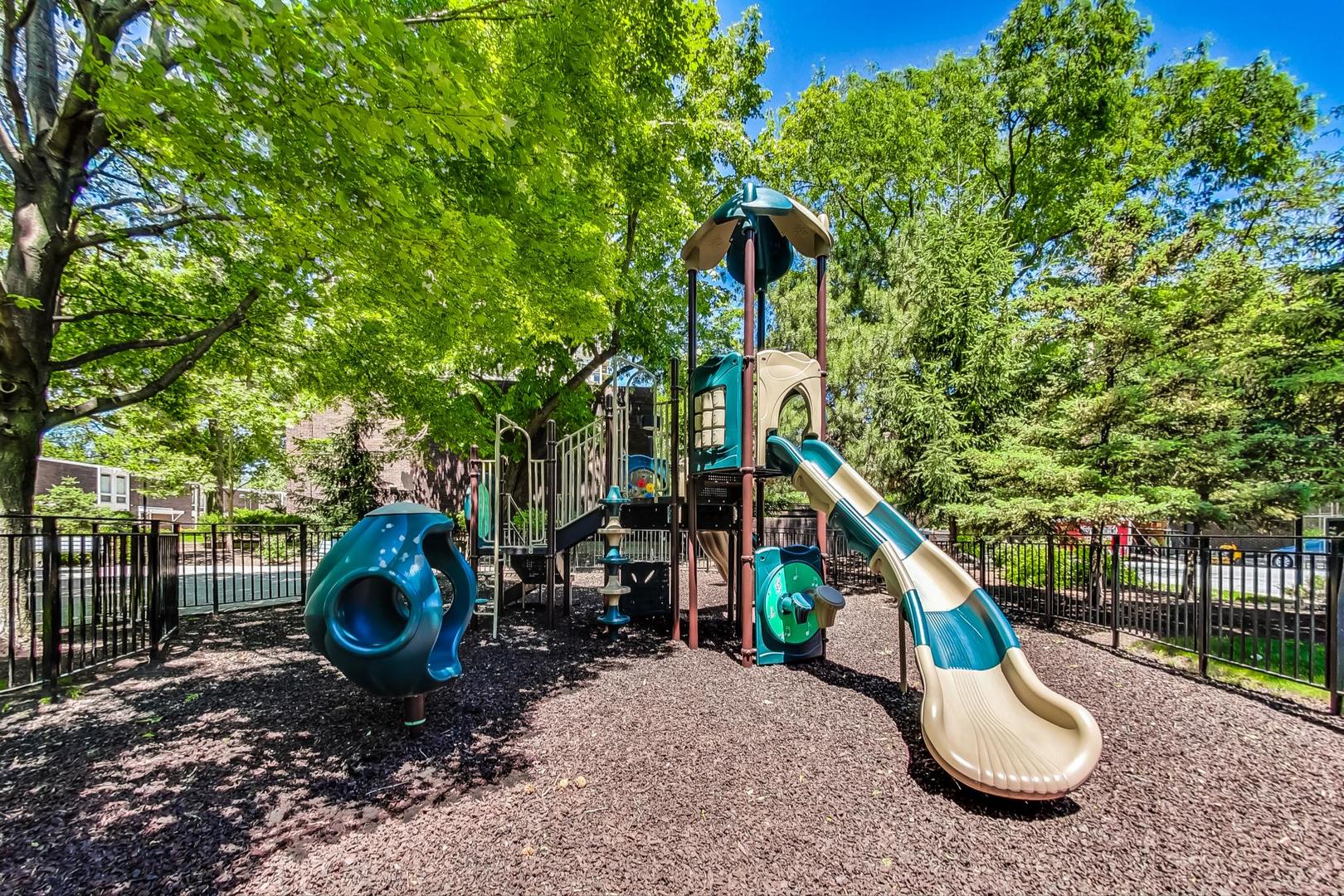 88 W Schiller Street Unit: 302L