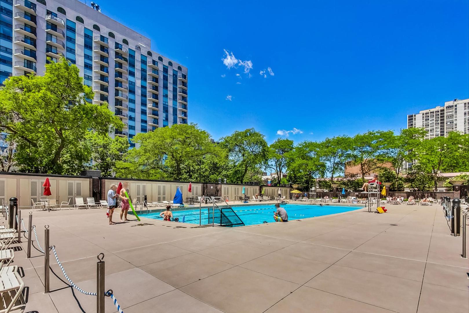 88 W Schiller Street Unit: 302L