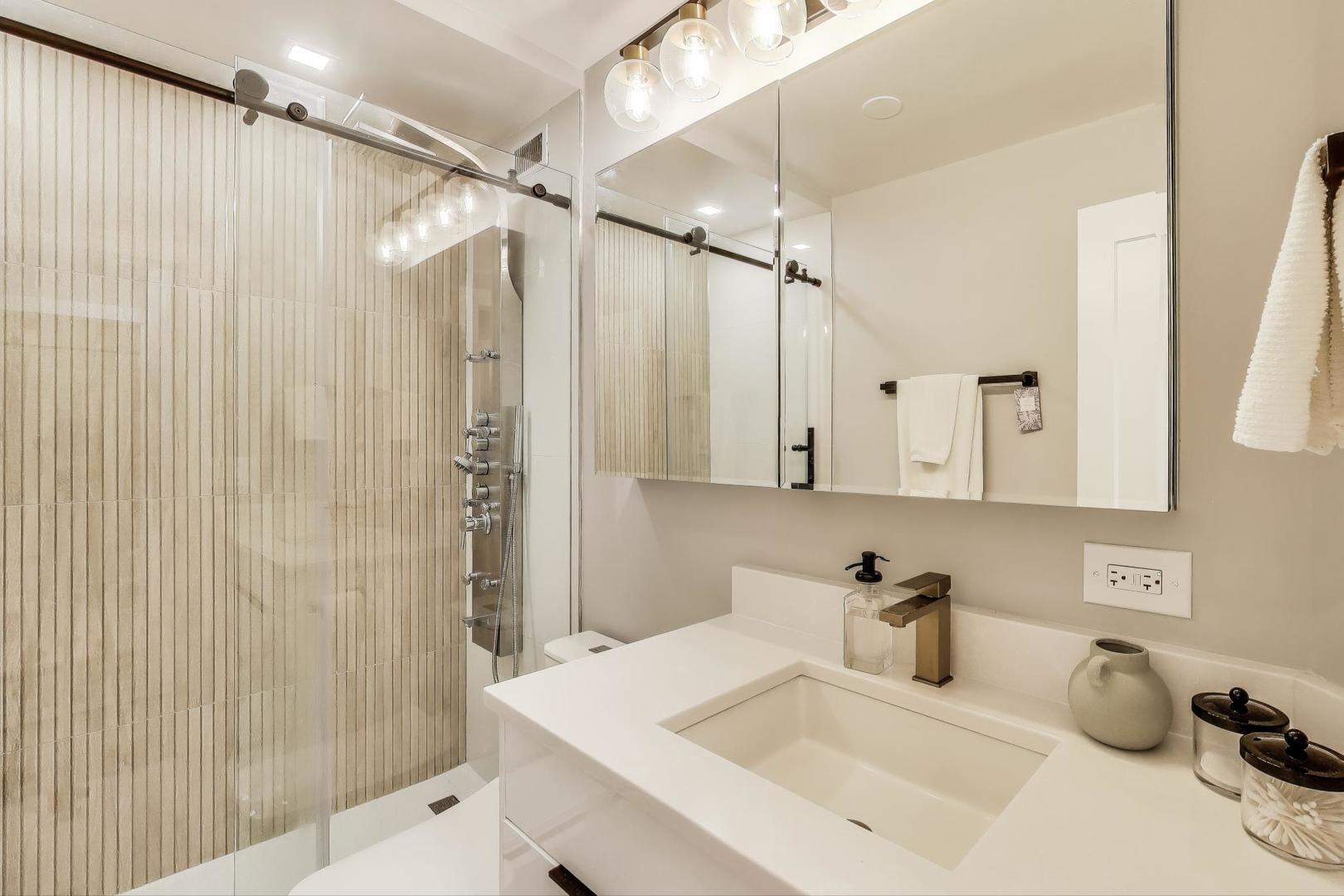 88 W Schiller Street Unit: 302L