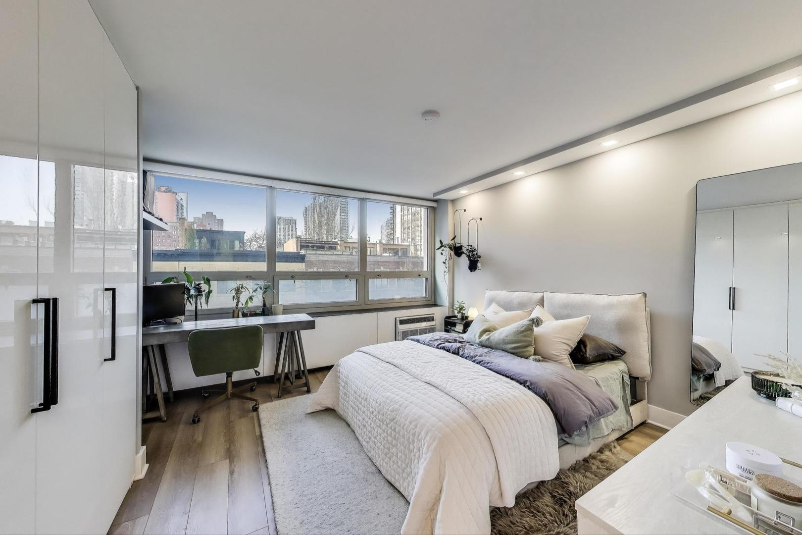 88 W Schiller Street Unit: 302L