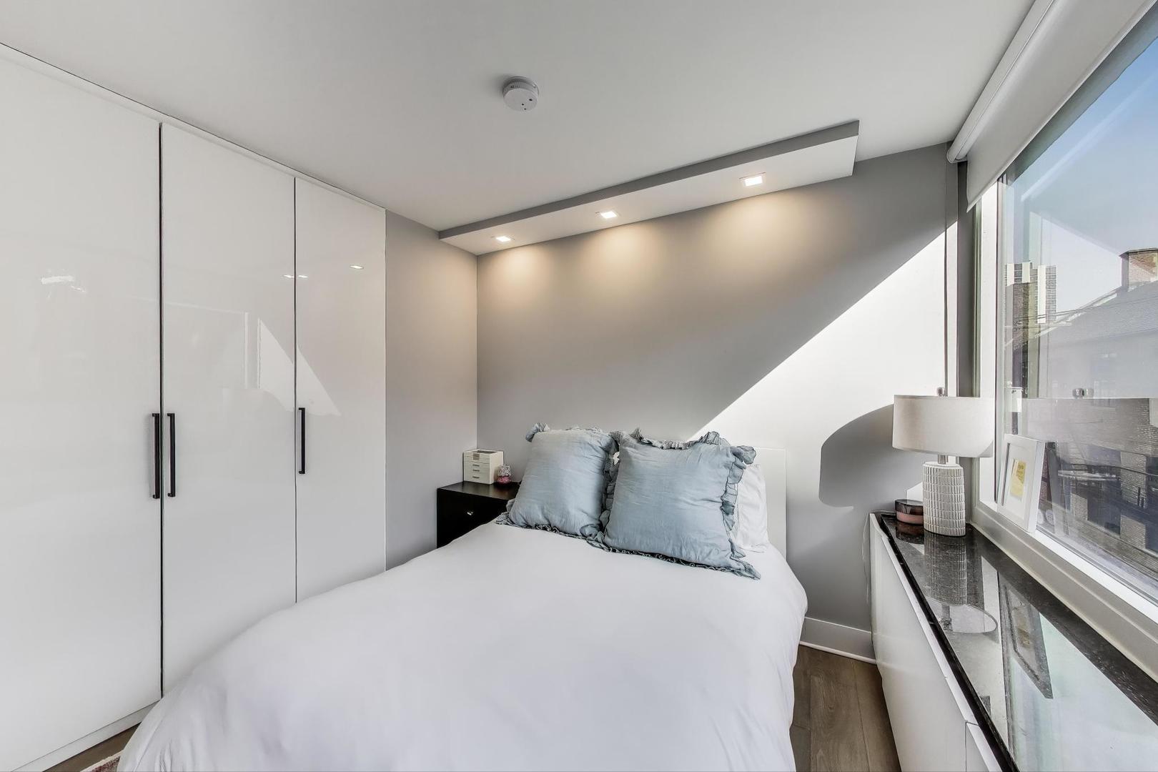 88 W Schiller Street Unit: 302L