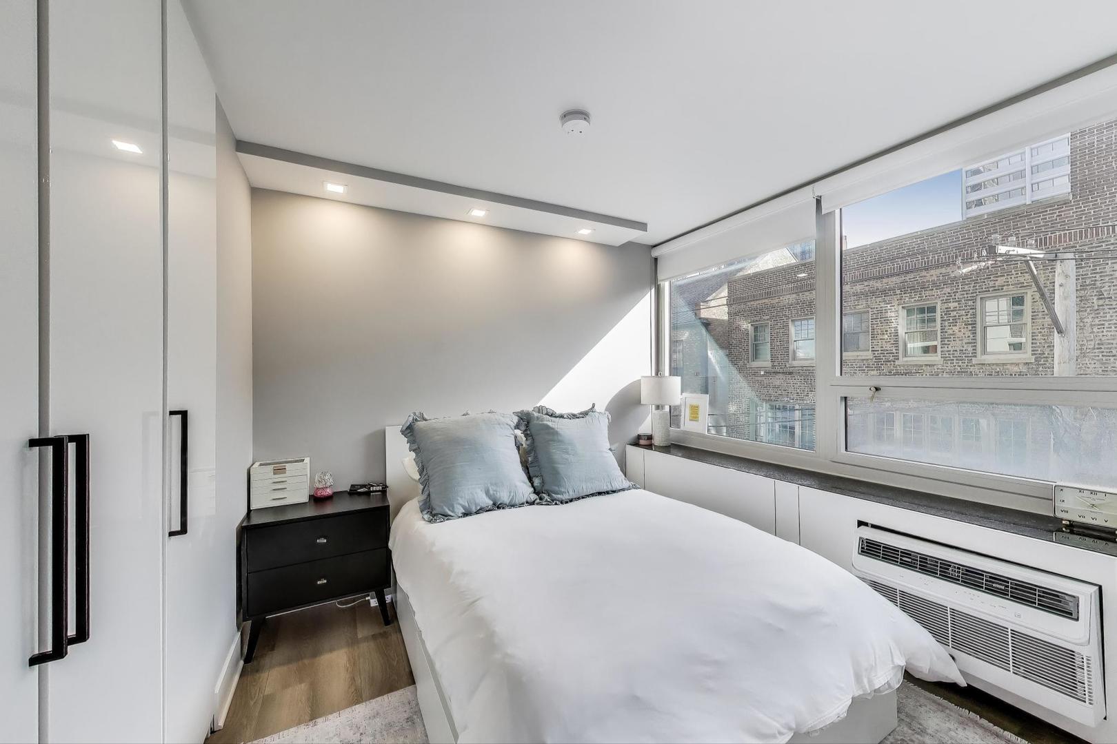 88 W Schiller Street Unit: 302L
