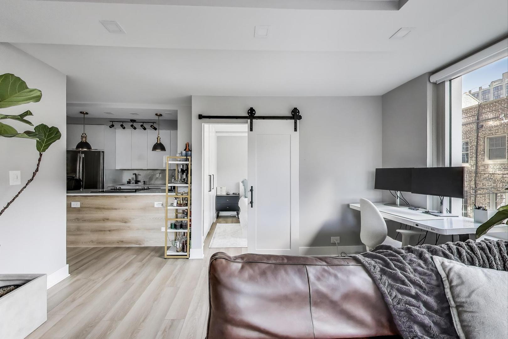 88 W Schiller Street Unit: 302L