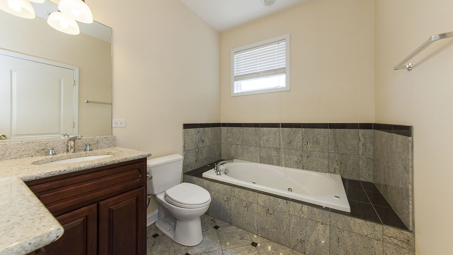 1449 W Fullerton Avenue Unit: A