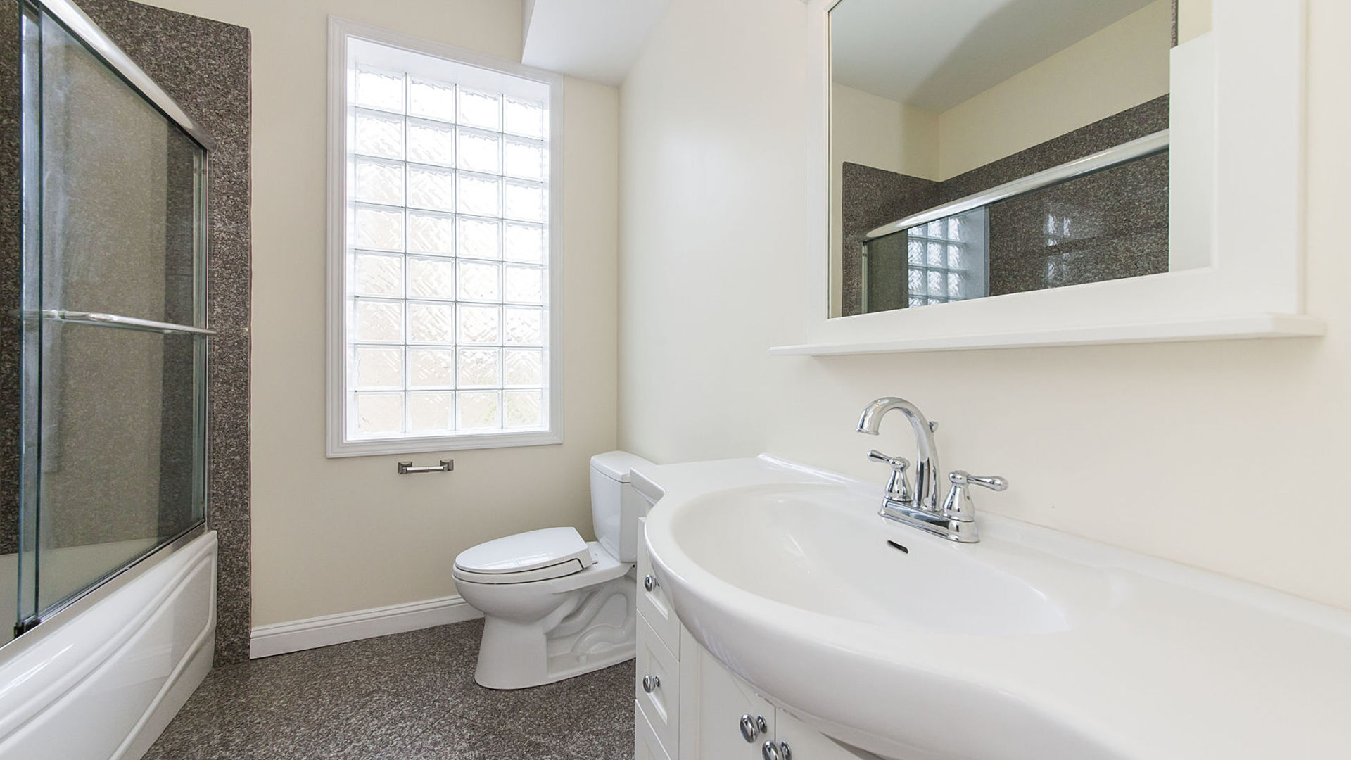 1449 W Fullerton Avenue Unit: A