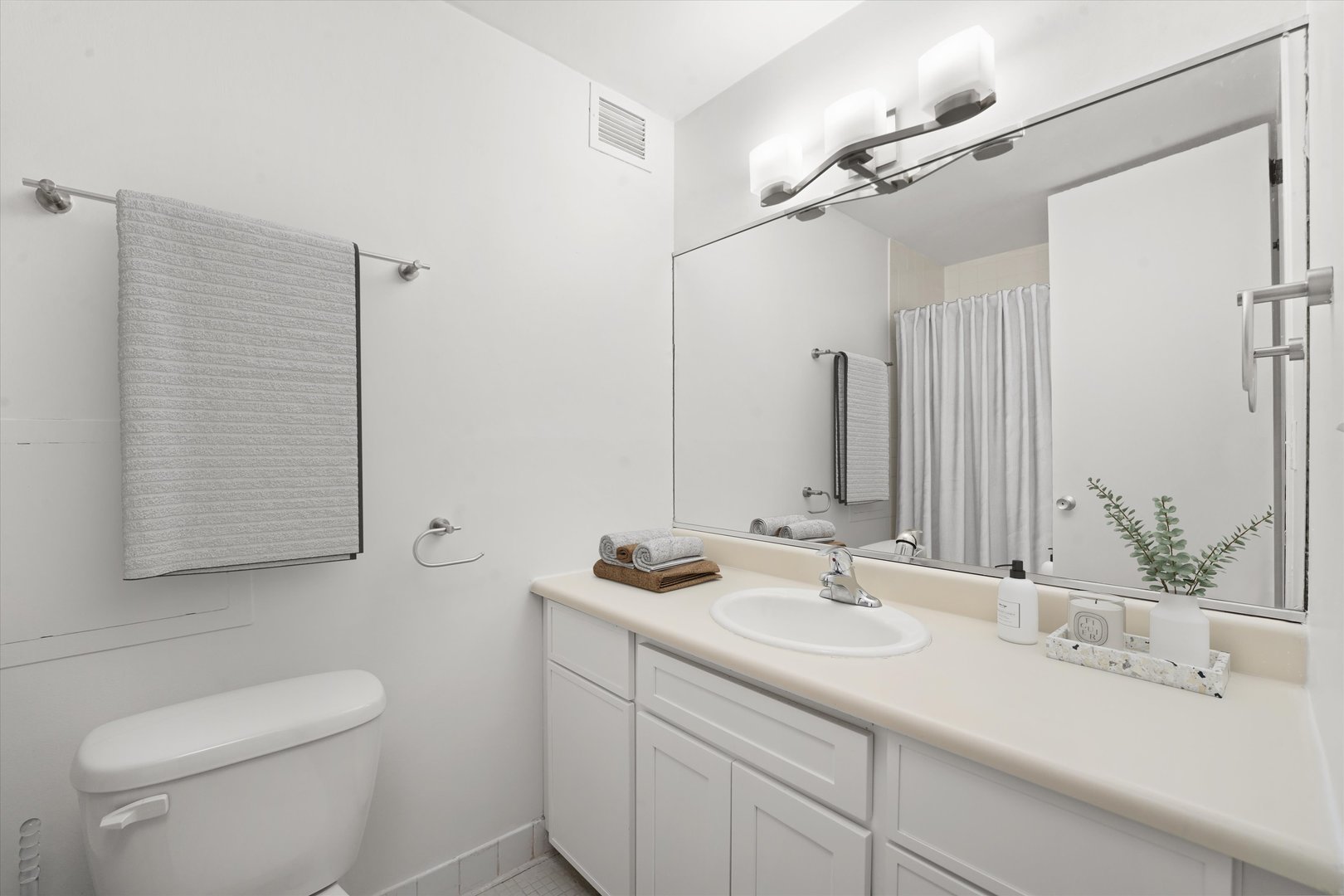 233 E Erie Street Unit: 2410