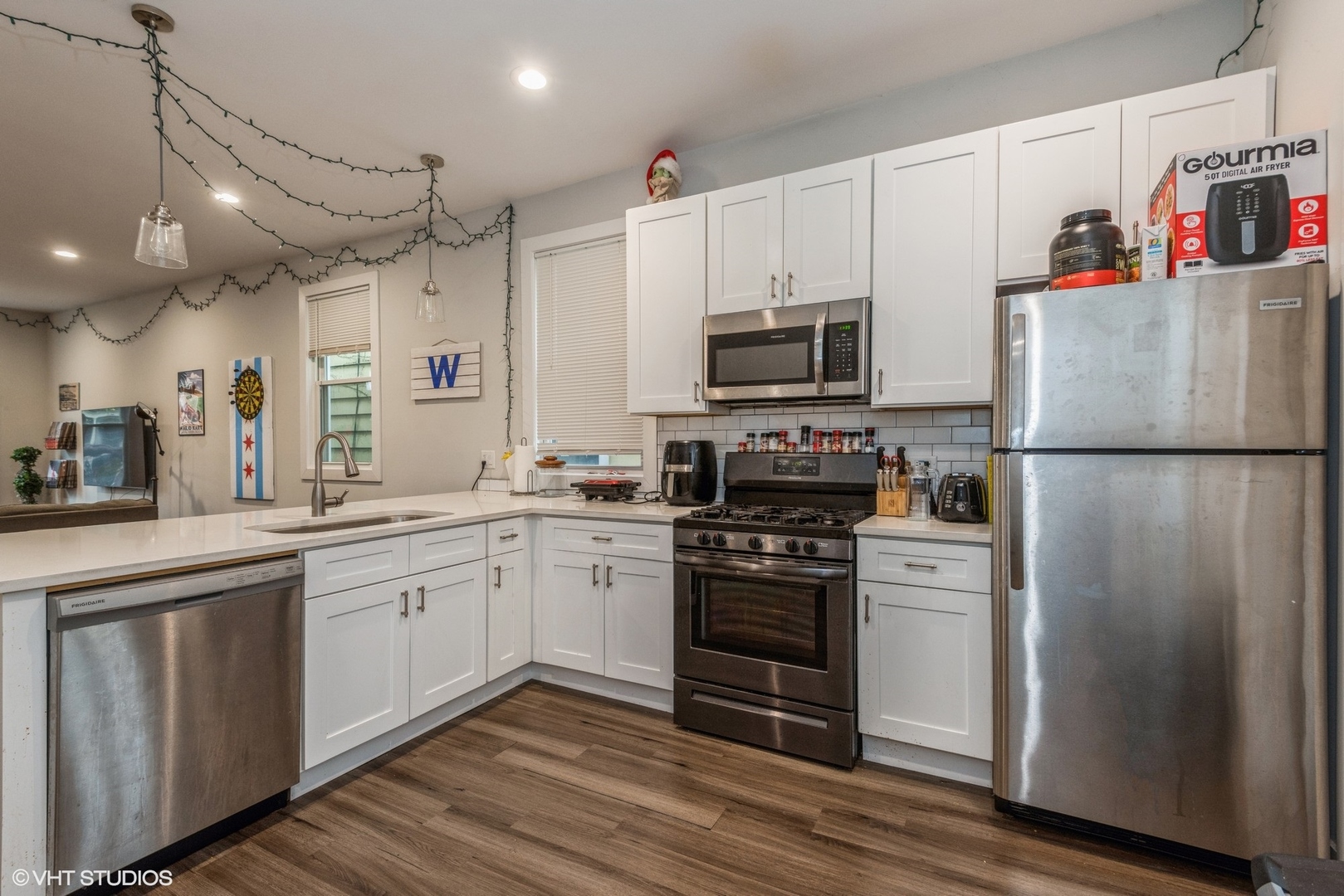 1305 W Barry Avenue Unit: 1F