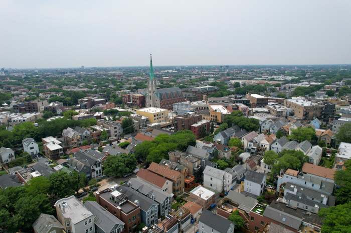 1305 W Barry Avenue Unit: 1F