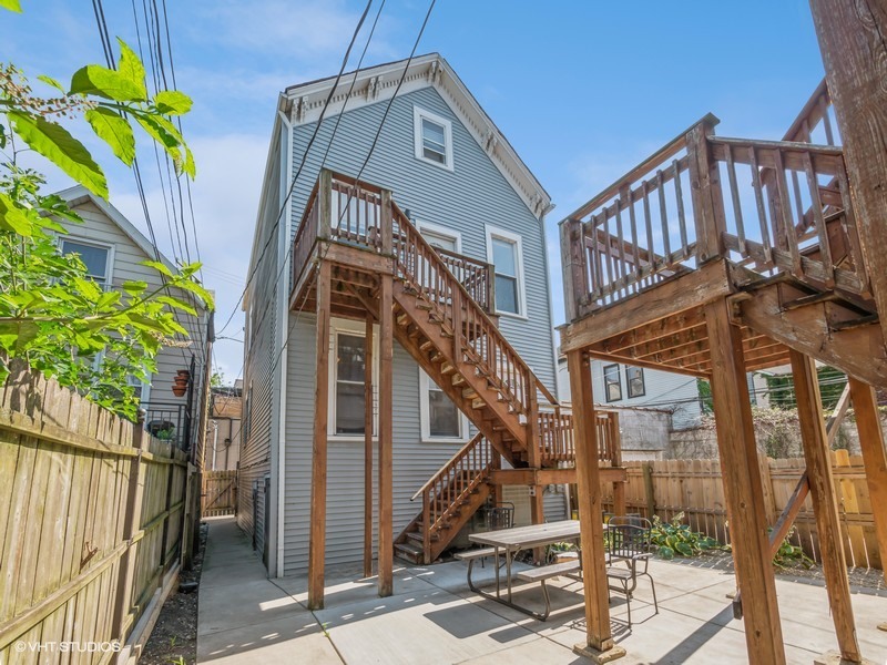 1305 W Barry Avenue Unit: 1F