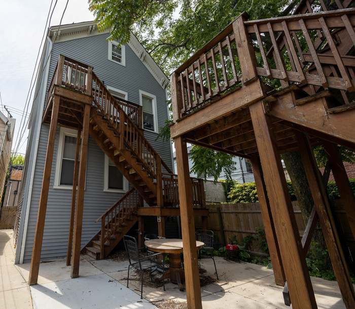 1305 W Barry Avenue Unit: 1F