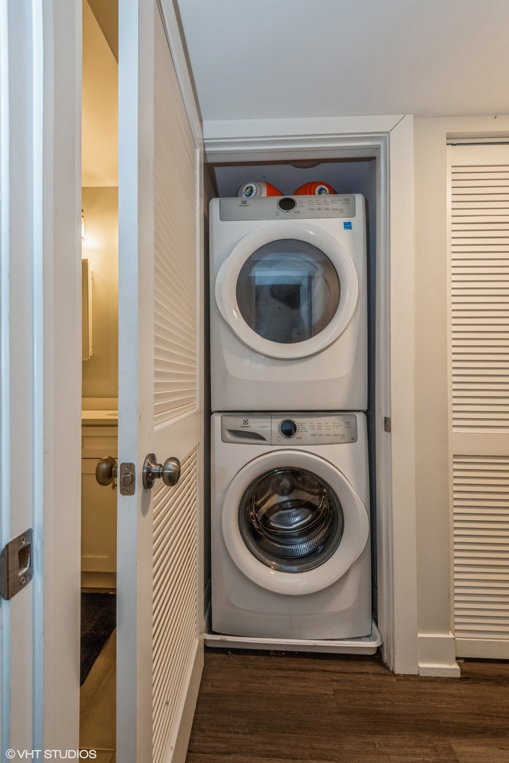 1305 W Barry Avenue Unit: 1F