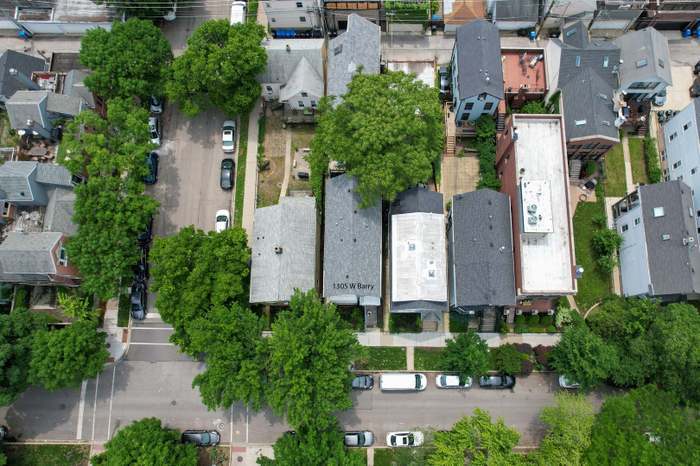 1305 W Barry Avenue Unit: 1F