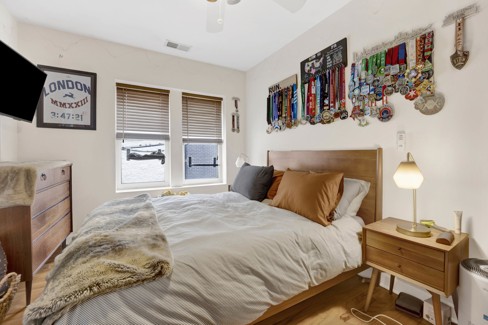 1150 W Cornelia Avenue Unit: 2