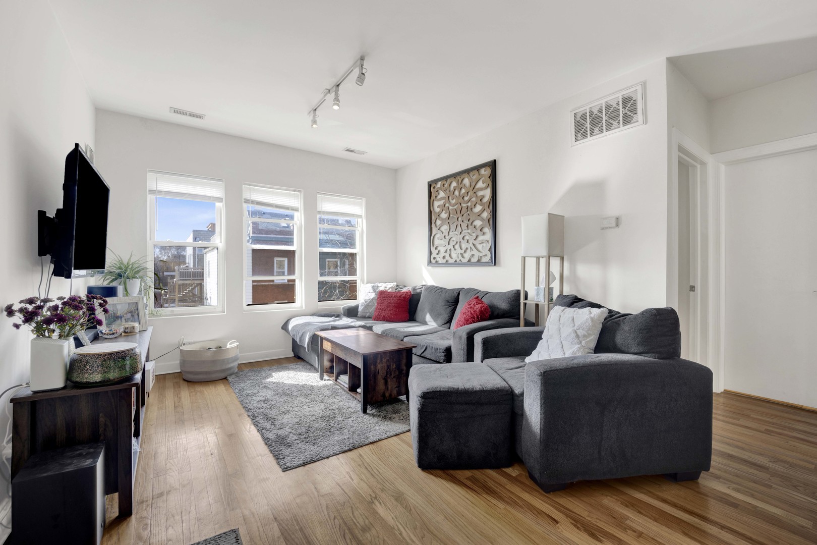 1150 W Cornelia Avenue Unit: 2