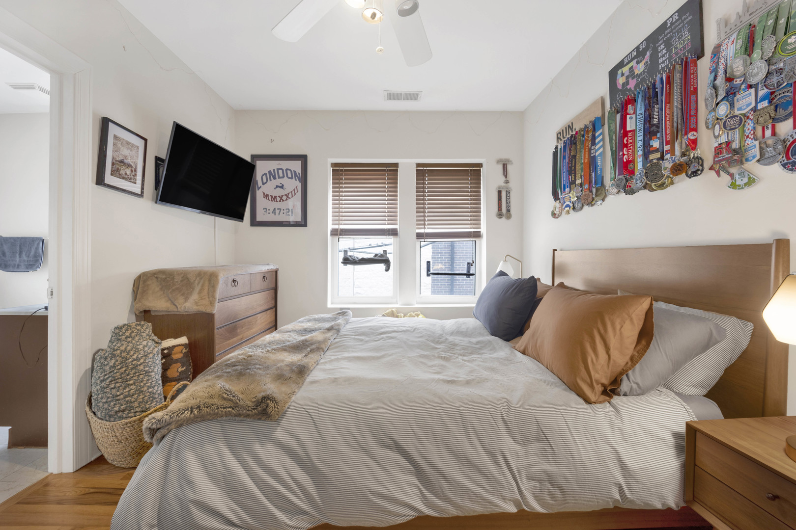 1150 W Cornelia Avenue Unit: 2