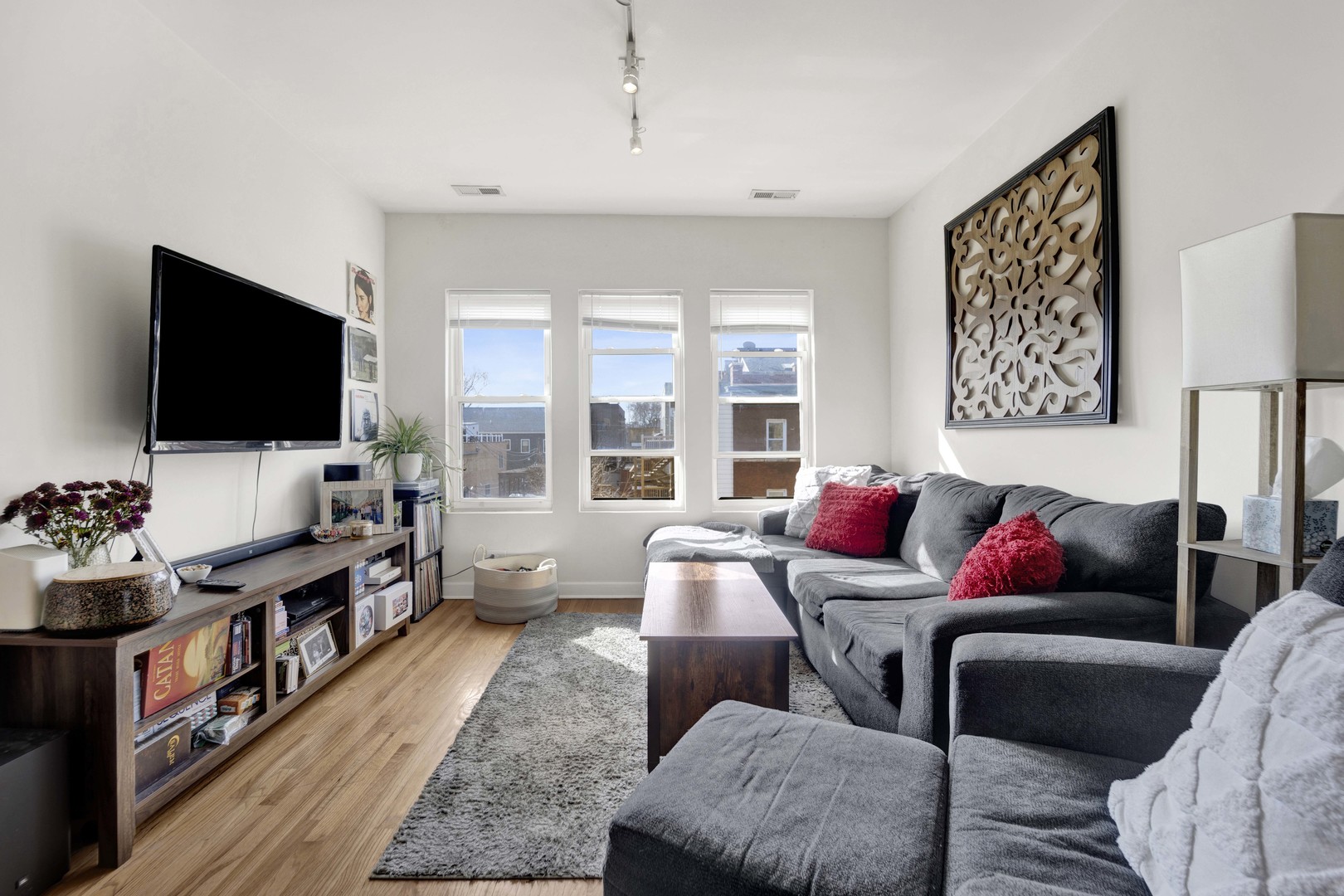 1150 W Cornelia Avenue Unit: 2