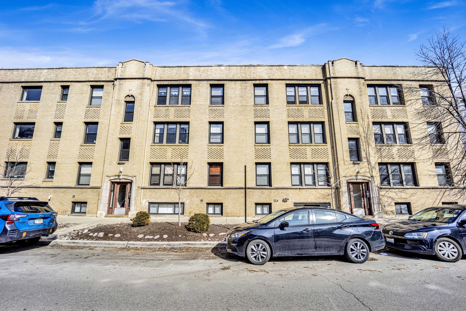 1150 W Cornelia Avenue Unit: 2