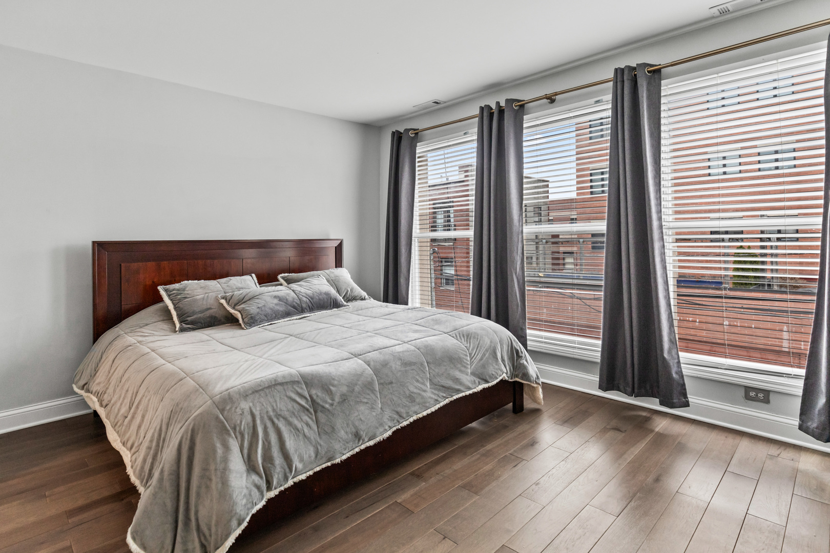 2660 N Bosworth Avenue Unit: 2NW