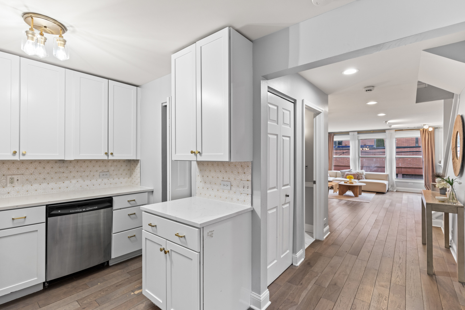 2660 N Bosworth Avenue Unit: 2NW