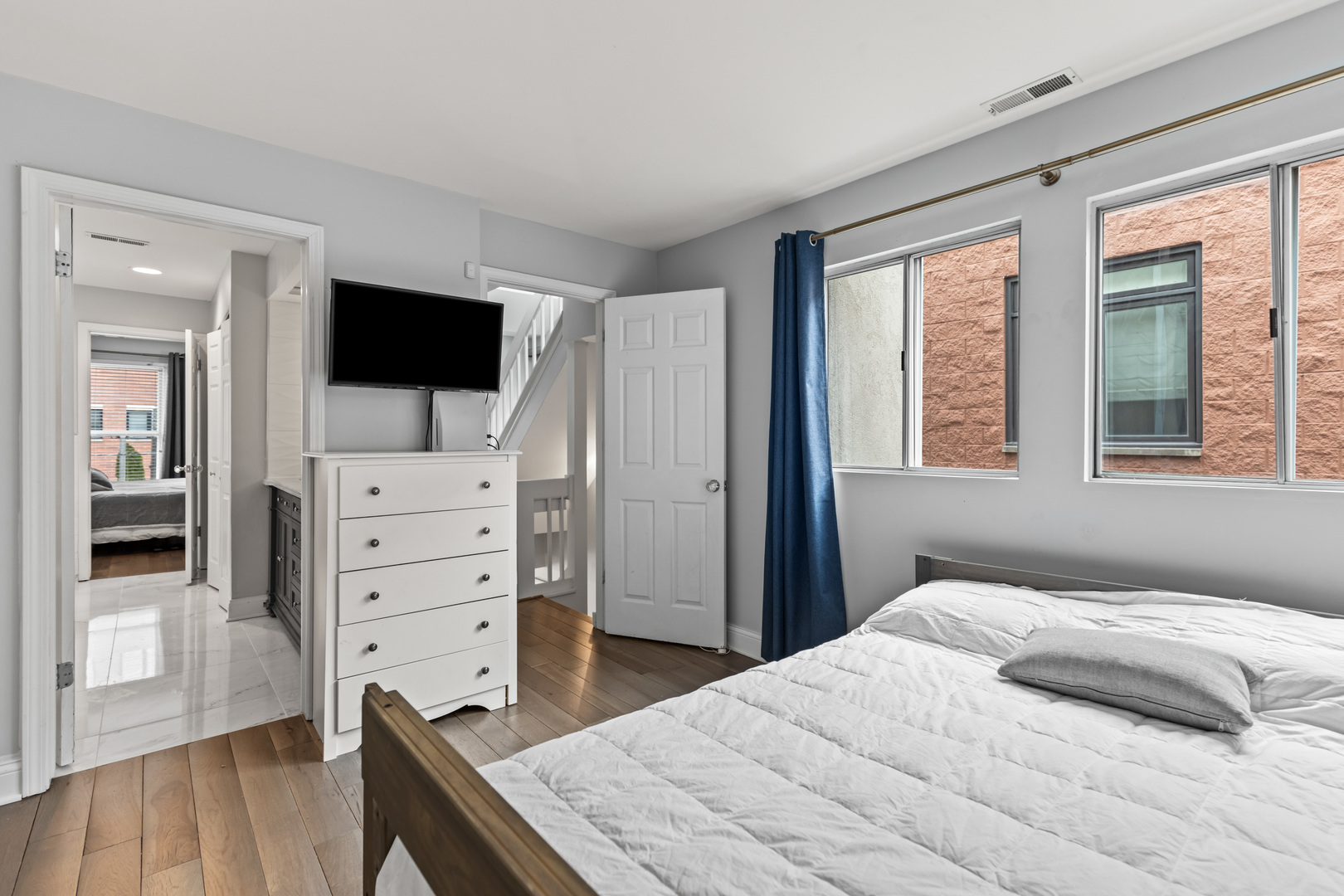 2660 N Bosworth Avenue Unit: 2NW