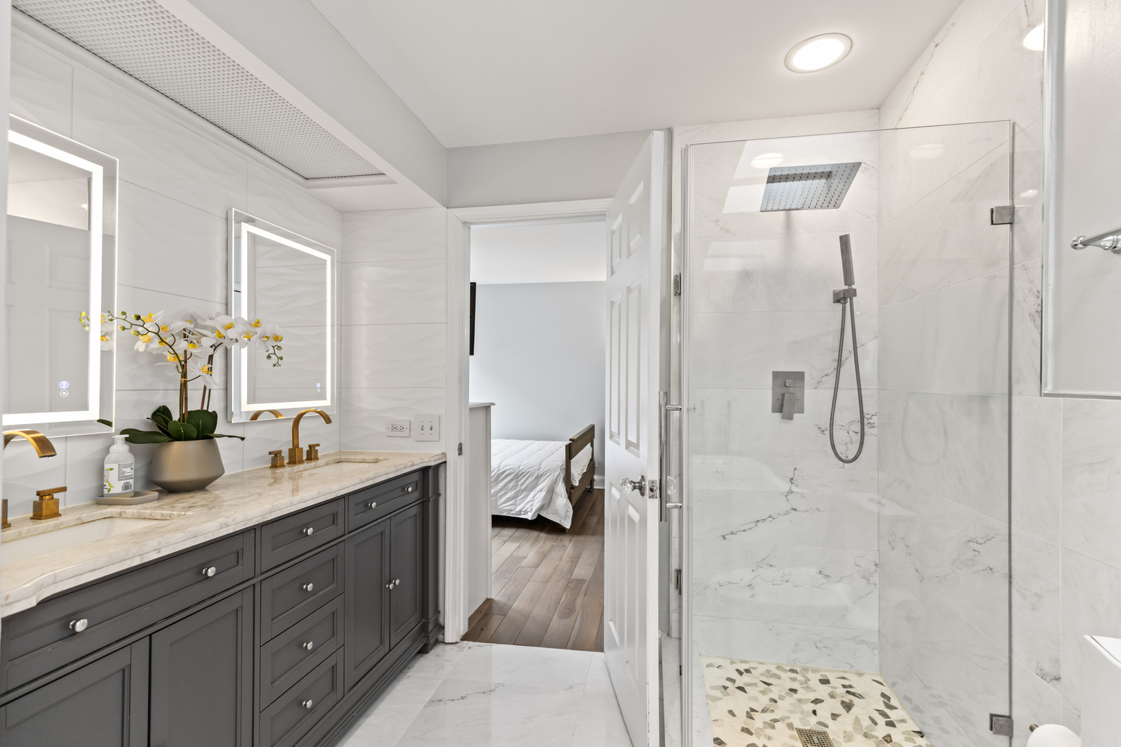 2660 N Bosworth Avenue Unit: 2NW