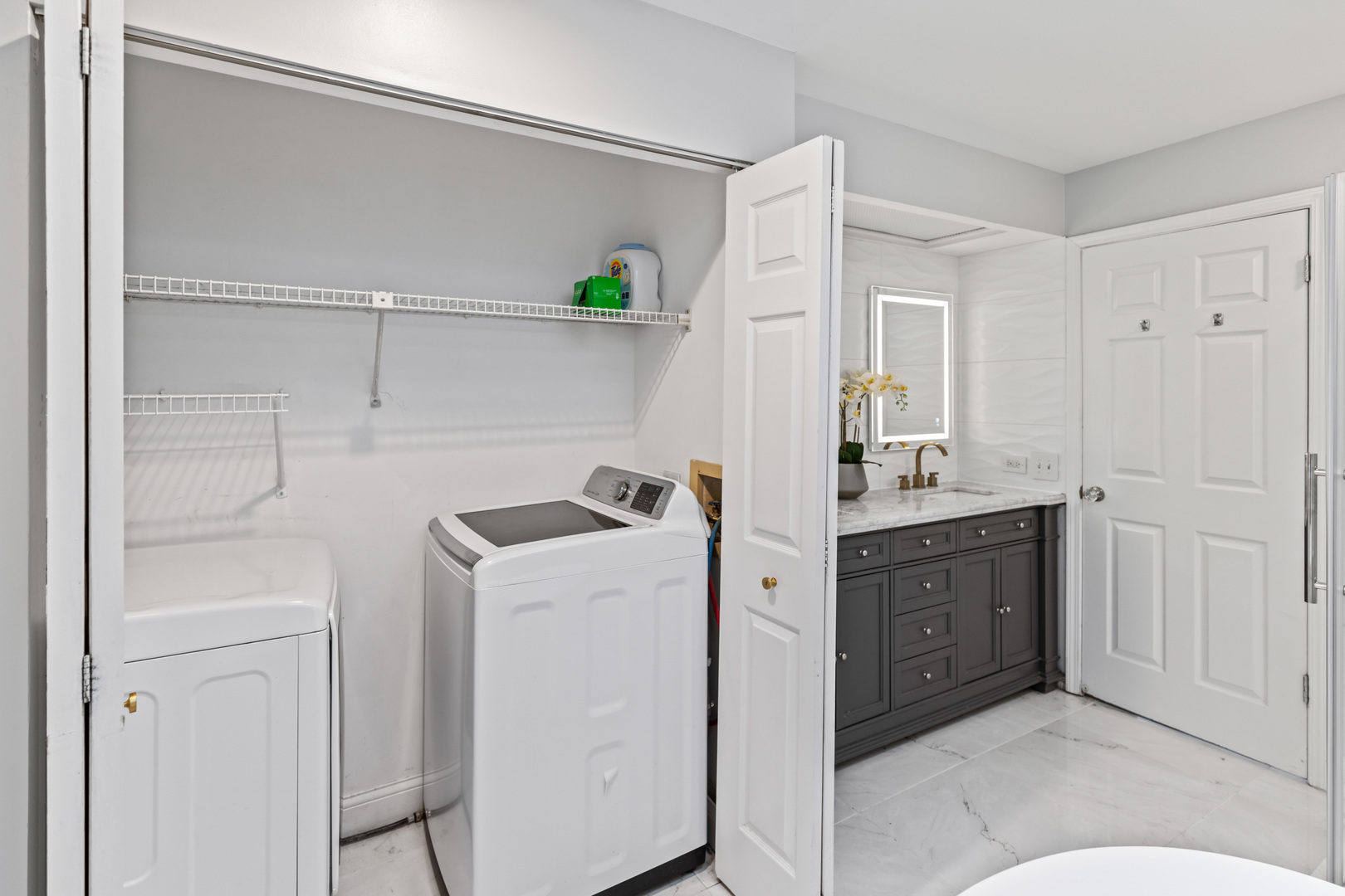 2660 N Bosworth Avenue Unit: 2NW