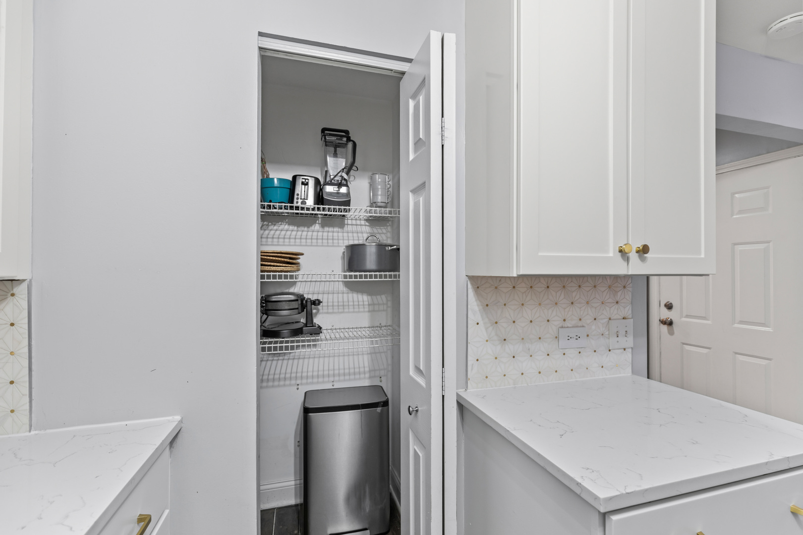 2660 N Bosworth Avenue Unit: 2NW