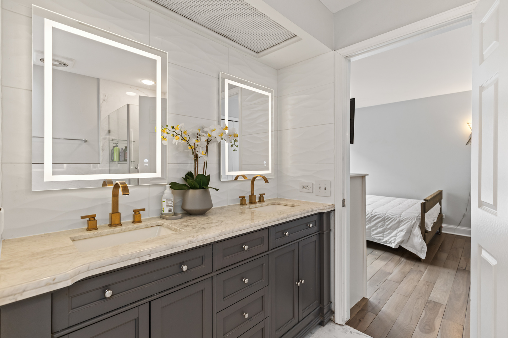 2660 N Bosworth Avenue Unit: 2NW