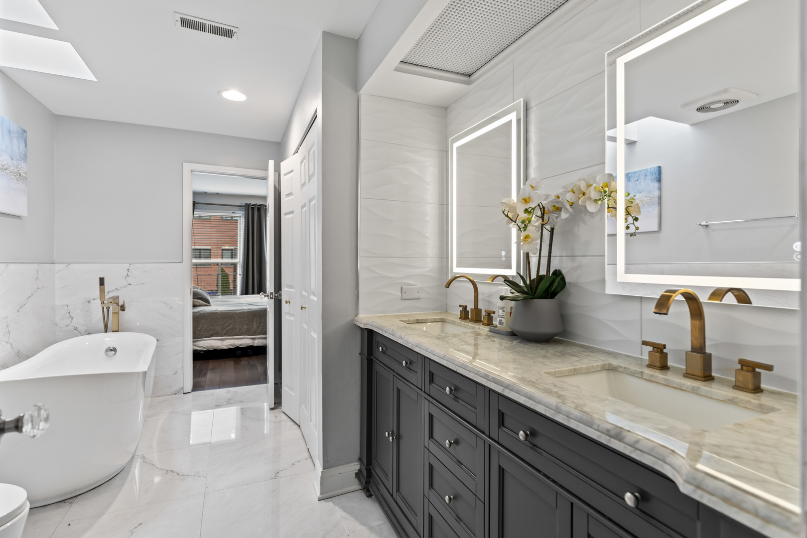 2660 N Bosworth Avenue Unit: 2NW