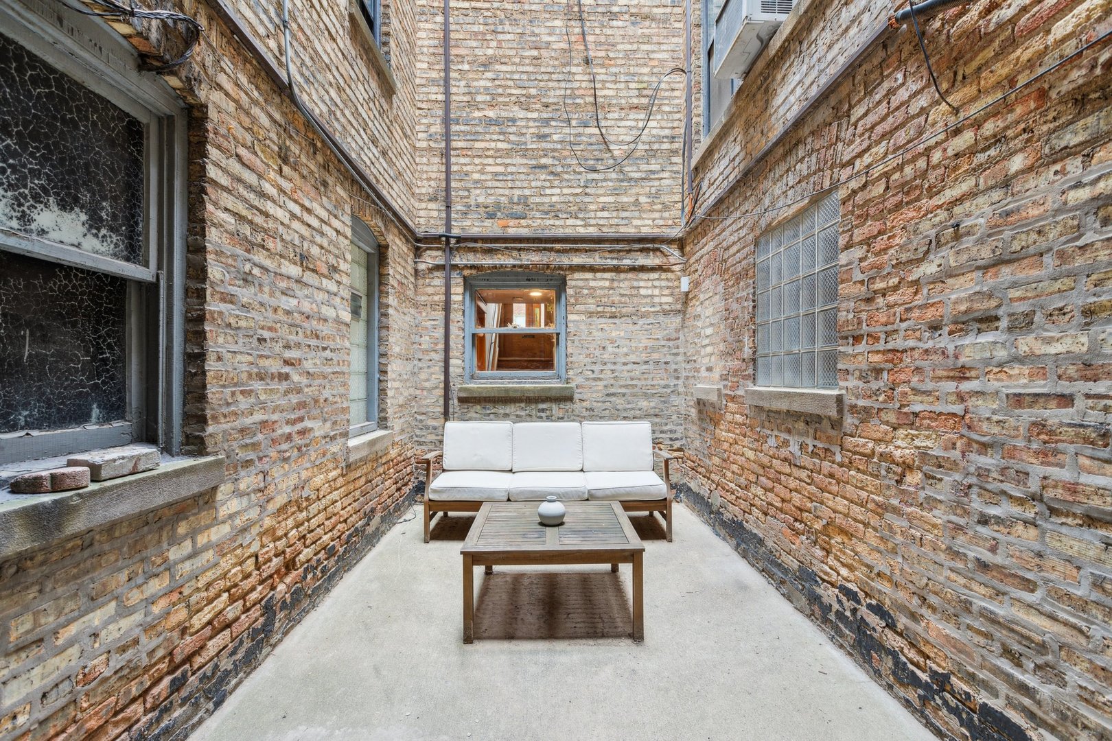 1200 W Waveland Avenue Unit: B