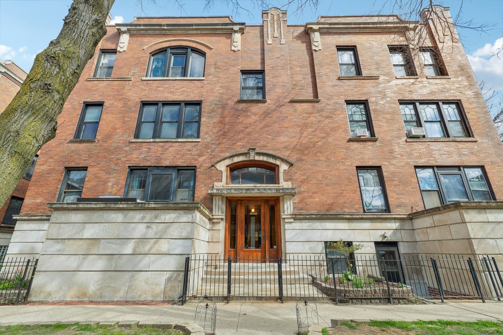 1200 W Waveland Avenue Unit: B