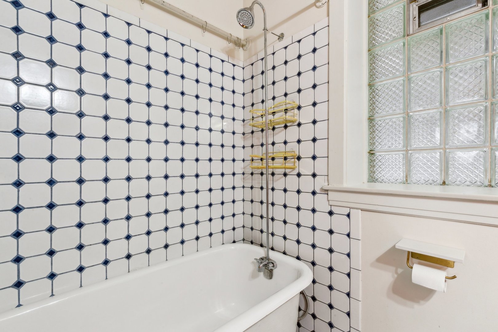 1200 W Waveland Avenue Unit: B