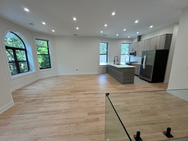 715 W Aldine Avenue Unit: PH