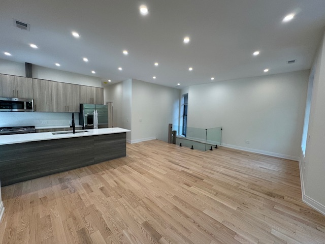 715 W Aldine Avenue Unit: PH