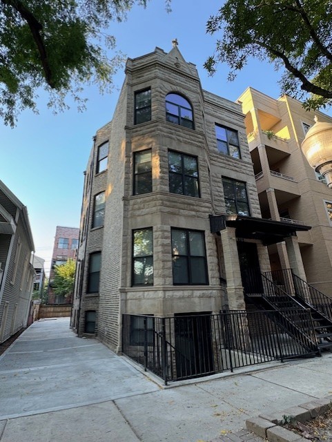 715 W Aldine Avenue Unit: PH