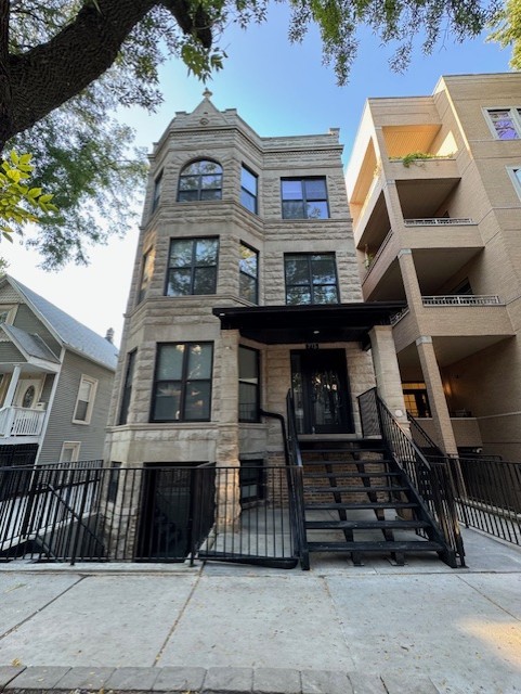 715 W Aldine Avenue Unit: PH