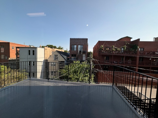715 W Aldine Avenue Unit: PH