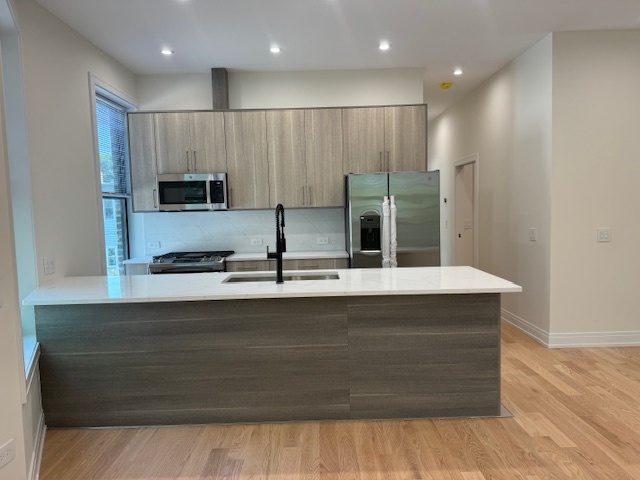 715 W Aldine Avenue Unit: PH